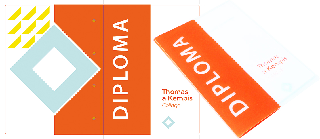 Diplomamap hechtmap voor Thomas a Kempis College in Arnhem is in 3 kleuren zeefdruk bedrukt.