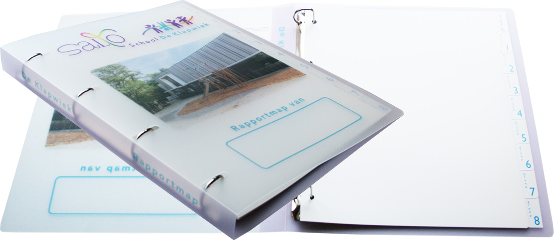 De nieuwe ringband schoolmap van mat naturel polypropeen voor SALTO-school De Klapwiek in Eindhoven.