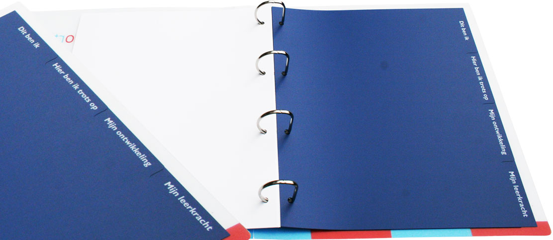 4-delige donkerblauwe tabbladen, tekst wit