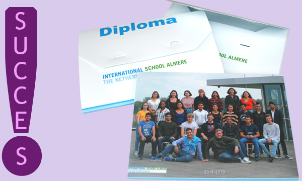 Photo of exam candidates on the diploma folder of the International School Almere!
