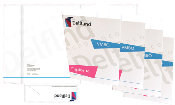 Full colour kartonnen chromolux diploma vouwmap voor Scholencombinatie Delfland in Delft.