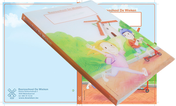 Nieuwe full colour digitaal bedrukte snelhechter rapportmap voor Basisschool De Wieken in Molenbeersel, België