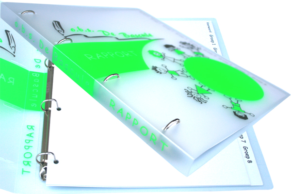 Rapport ringbandmap: OBS de Basucle in Nieuw Amsterdam heeft een hele mooie specifieke schoolmap voor rapporten en werkstukjes.