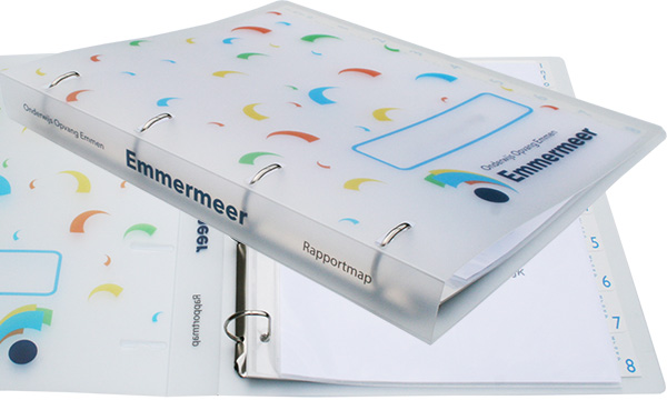 Veelkleurige digitaal bedrukte nieuwe schoolmap voor Openbare Basisschool Emmermeer in Emmen.